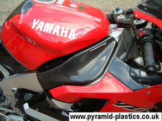 Pyramid Plastics / ピラミッドプラスチック Yamaha YZF-R1 フレームカバーカーボン 1998>2001 | 02200A