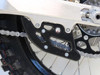 AXP-Racing / エーエックスピーレーシング チェーンガイド - ブラック | AX1664