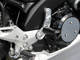 GSGモトテクニック エンジンガード マウンティングプレート ブラックアノダイズド Suzuki GSX 1300 R B-King (2007 -) | 95410-S45-SH