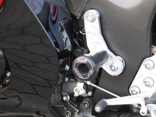 GSGモトテクニック クラッシュパッドセット マウンティングプレート ブラックアノダイズド Suzuki GSX 1300 R Hayabusa (1999-2007) | 1154440-S44-SH