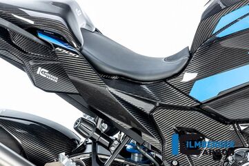 ILMBERGER シートサイド・パネル 右側 BMW M 1000 XR 2024 | HVR.006.MXR24.K