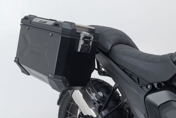 SW MOTECH / SWモテック アドベンチャーセットラゲッジ ブラック BMW R 1300 GS (23-). BMW トップケースホルダー | ADV.07.975.75100/B