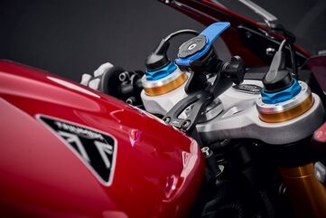 EVOTECH / エヴォテックパフォーマンス Quad Lock（クワッドロック）対応Sat Nav ナビゲーションマウント | PRN014568-015885
