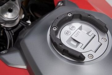 SW-MOTECH / SWモテック PRO タンクリング ブラック Ducati / Triumph / Yamaha. 5 スクリュー | TRT.00.787.11000/B