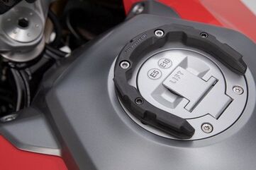 SW-MOTECH / SWモテック PRO タンクリング ブラック BMW R1200R (07-08) スクリュー無しタンク用 | TRT.00.787.12400/B