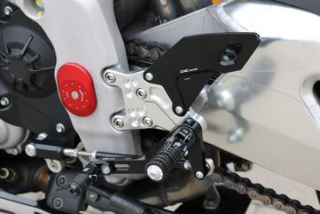 CNC Racing / シーエヌシーレーシング REAR SETS ADJUSTABLE FOR APRILIA RSV4 - TUONO | PE500