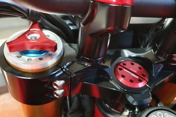 CNC Racing / シーエヌシーレーシング Triple clamps kit Ducati Hypermotard 821 SP / 939 SP / 950 SP, Black | PS535B