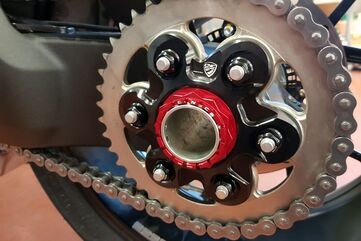 CNC Racing / シーエヌシーレーシング Rear sprocket flange Ducati, ブラック | FL506B