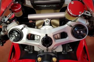 CNC Racing / シーエヌシーレーシング Ring nut Ducati, レッド | GH457R