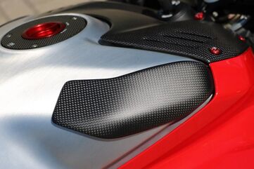 CNC Racing / シーエヌシーレーシング Fuel tank slider Carbon/Kevlar, Matt Carbon | ZP112Y