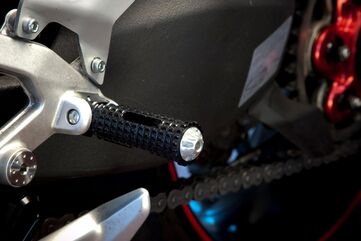 CNC Racing / シーエヌシーレーシング Footpegs For Stock Rearsets Driver Ducati Mv Agusta, ブラック | PC110B