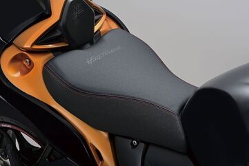 Suzuki / スズキ シート レッド | 45100-10L50-B5P