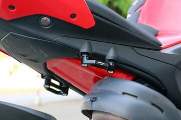 CNC Racing / シーエヌシーレーシング Rear footrest blanking plates Ducati Panigale/Streetfighter V4 | PET52