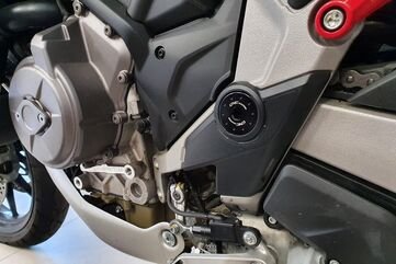 CNC Racing / シーエヌシーレーシング Central bolt kit for OEM rearsets Ducati Multistrada V4 | PEV05