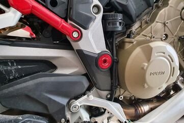 CNC Racing / シーエヌシーレーシング Central bolt kit for OEM rearsets Ducati Multistrada V4 | PEV05