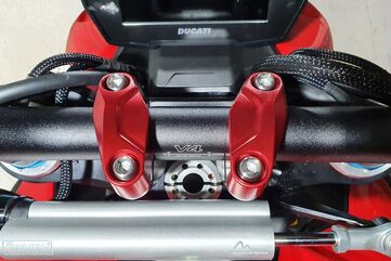CNC Racing / シーエヌシーレーシング Handlebar upper clamp kit Ducati Streetfighter V4 | RM257