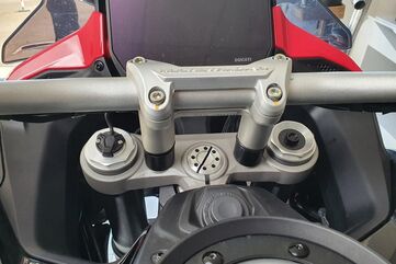 CNC Racing / シーエヌシーレーシング Handlebar clamp spacers H 30mm Ducati Multistrada V4 for OEM riser | RM258