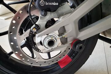 CNC Racing / シーエヌシーレーシング Swingarm spools M8 | SC300
