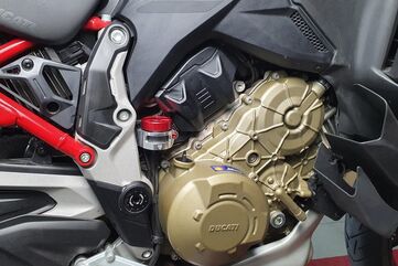 CNC Racing / シーエヌシーレーシング Clamp for rear brake fluid tank Ducati Multistrada V4 | SEA14