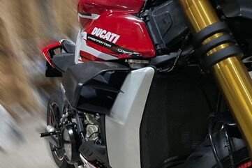 CNC Racing / シーエヌシーレーシング GP Winglets Ducati Streetfighter V4 - Carbon fiber | ZW005