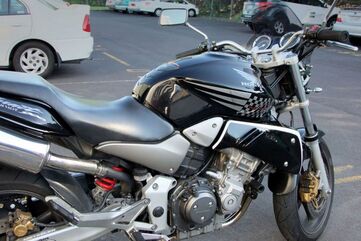 Pyramid Plastics / ピラミッドプラスチック Honda CB 900 F Hornet ラジエーターチーク 未塗装 2002>2007 | 21010U