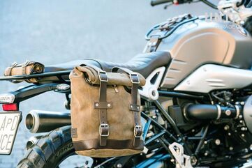 Unitgarage / ユニットガレージ Waxed Suede Side Pannier + Subframe NineT Series, MossGrey | U002+1620-MossGrey