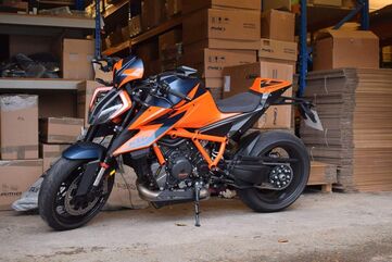 Pyramid Plastics / ピラミッドプラスチック シートカウル グロスオレンジ & Gloss ブルー KTM 1290 Superduke R 2020> | 19990D