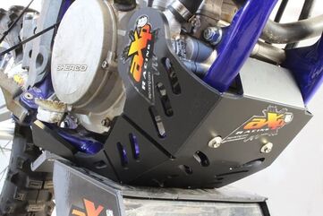 AXP-Racing / エーエックスピーレーシング Xtrem HDPE スキッドプレート - ブラック | AX1536