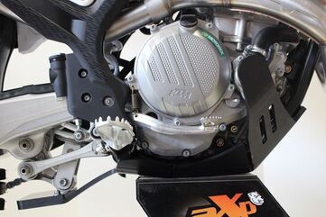 AXP-Racing / エーエックスピーレーシング Xtrem HDPE スキッドプレート - ブラック | AX1588