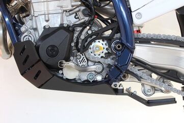 AXP-Racing / エーエックスピーレーシング Xtrem HDPE スキッドプレート - ブラック | AX1655