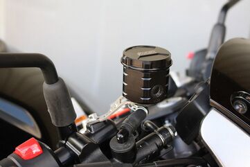 GSGモトテクニック ブレーキオイルリザーバー フロント Suzuki SV 650 X (2018 -) | 3999-V38-S56