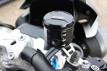 GSGモトテクニック ブレーキオイルリザーバー フロント Triumph Speed Triple 1200 / RS / RR (PB01) (2021 -) | 3999-V38-T38
