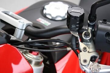 GSGモトテクニック クラッチオイルリザーバー Ducati ハイパーモタード 1100 (2007 -) | 3999-B38-D51