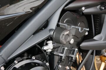 GSGモトテクニック クラッシュパッドセット アダプター アルミ Triumph ストリートトリプル 675 / 675 R (2009-2012) ネジ止め | 55442-T20-DS