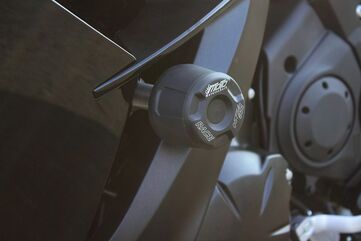 GSGモトテクニック クラッシュパッドセット マウンティングプレート ブラックアノダイズド Kawasaki ER 6 f (2012 -) | 40602-K54-DS-SH