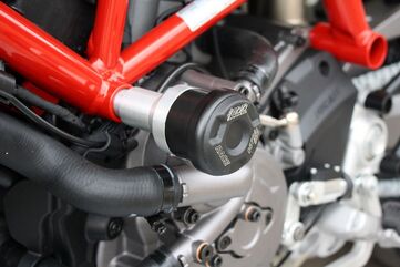 GSGモトテクニック クラッシュパッドセット アダプター アルミ ブラックアノダイズド Ducati ハイパーモタード 950 / SP (2019 -) | 40493-D34-SH