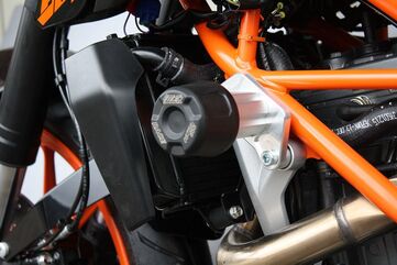 GSGモトテクニック クラッシュパッドセット マウンティングプレート ブラックアノダイズド KTM Duke 390 (2013 -) | 406025545-KM6-DS-SH