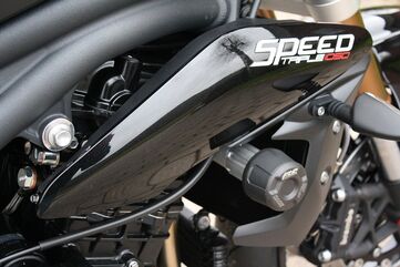 GSGモトテクニック クラッシュパッドセット アタッチメント ブラックアノダイズド Triumph Speed Triple 1050 / R (2011-2015) | 40602-T23-SH-DS