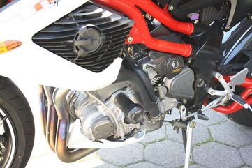 GSGモトテクニック クラッシュパッドセット マウンティングプレート ブラックアノダイズド Benelli TNT 1130 / 1130 Sport | 105490-N1-SH