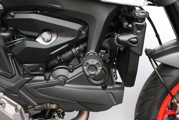 GSGモトテクニック クラッシュパッドセット アダプター アルミ ブラックアノダイズド Ducati モンスター 937 (2021 -) | 4060240-D40-SH