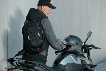 SW Motech / SWモテック PRO Cosmo backpack. 16l. Black/Anthracite. | BC.RUC.00.004.30000