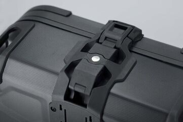 SW Motech DUSC hard case system. Black. 41/33L. Suzuki V-Strom 800DE (22-). | KFT.05.845.65000/B