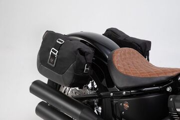 SW-MOTECH / SWモテック Legend Gear サイドバッグシステム LC ブラックエディション. Harley Davidson Softail Street Bob