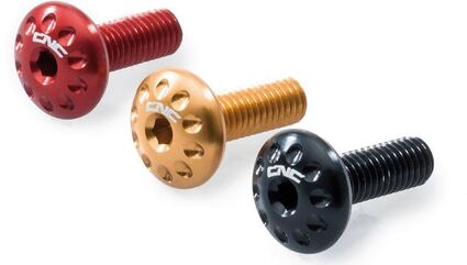 CNC Racing / シーエヌシーレーシング Screw Chain Sliding Shoe Mv Agusta, ブラック | KV342B