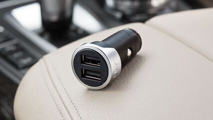 BMW 純正 2 ポート USB チャージャー、タイプ A 用 | 65412458285 / 65 41 2 458 285